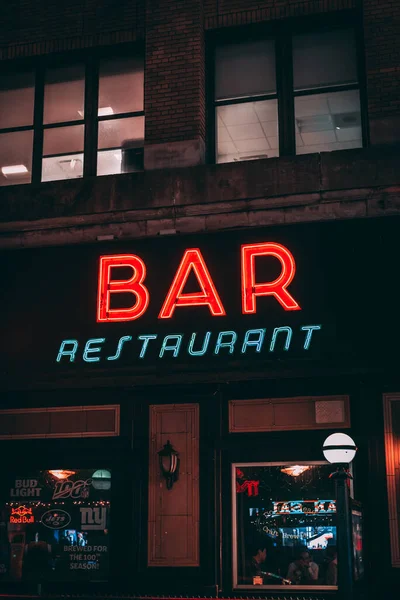 Bar Restaurant Neon Sign Night Hells Kitchen Manhattan New York — Stock Photo, Image