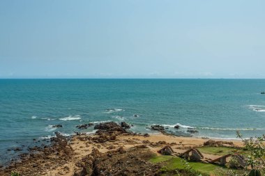 Bakış açısından deniz manzaralı harap taş merdiven dar görünümü, Kailashgiri, Visakhapatnam, Andhra Pradesh