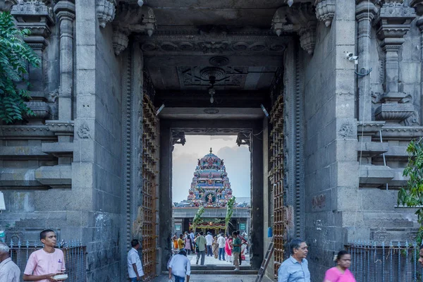 Hindu god and goddess sculptures on temple tower — Stock Photo, Image