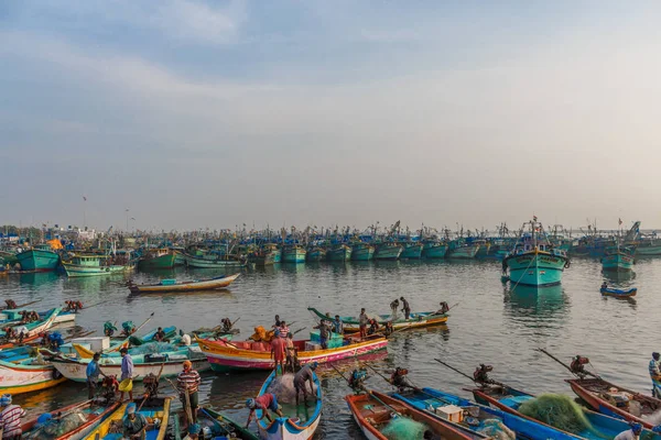 Una Escena Famoso Mercado Pescado Donde Gente Está Negociando Peces — Foto de Stock