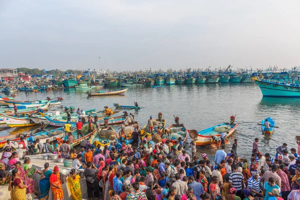 Una Escena Famoso Mercado Pescado Donde Gente Está Negociando Peces — Foto de Stock