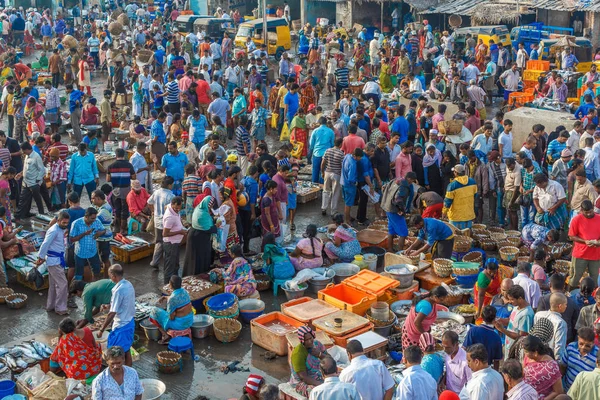 Una Escena Famoso Mercado Pescado Donde Gente Está Negociando Peces — Foto de Stock