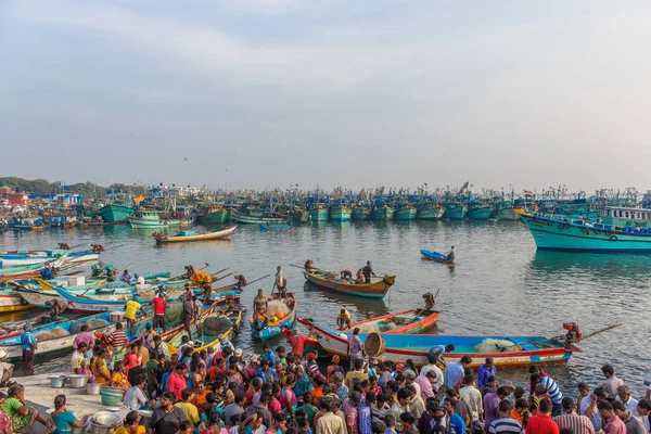 Una Escena Famoso Mercado Pescado Donde Gente Está Negociando Peces — Foto de Stock