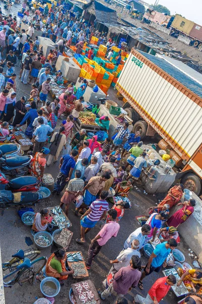 Una Escena Famoso Mercado Pescado Donde Gente Está Negociando Peces — Foto de Stock