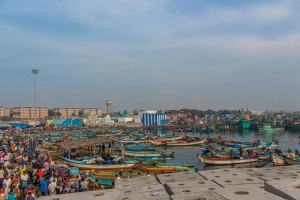 Scene Famous Fish Market People Bargaining Raw Fishes Placed Baskets — стоковое фото