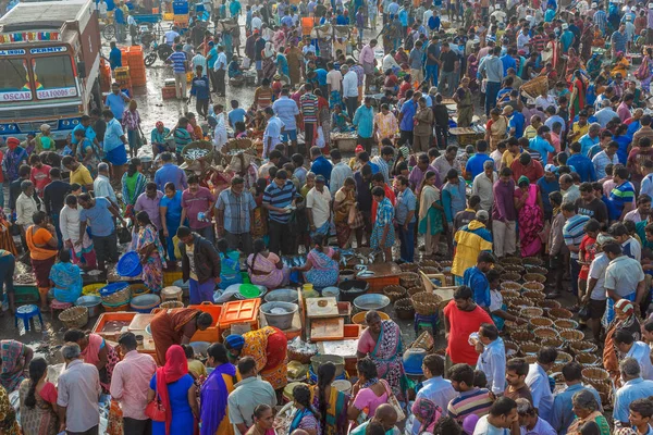 Una Escena Famoso Mercado Pescado Donde Gente Está Negociando Peces — Foto de Stock