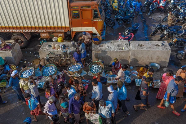 Una Escena Famoso Mercado Pescado Donde Gente Está Negociando Peces — Foto de Stock