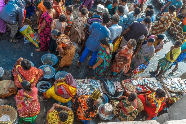 Una Escena Famoso Mercado Pescado Donde Gente Está Negociando Peces — Foto de Stock