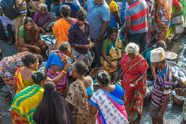 Una Escena Famoso Mercado Pescado Donde Gente Está Negociando Peces — Foto de Stock