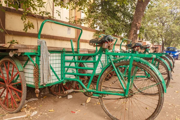 Vista Triciclo Cor Verde Estacionado Parte Estrada Chennai Índia — Fotografia de Stock