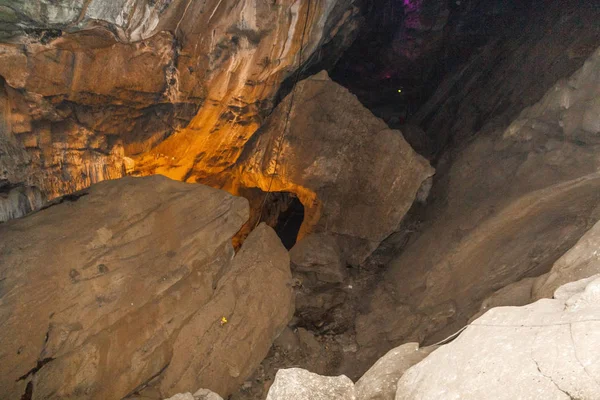 Widok Wewnątrz Jaskini Borra Światłem Słonecznym Wchodzenia Jaskini Araku Valley — Zdjęcie stockowe