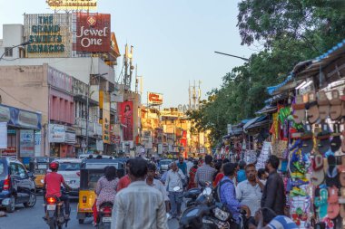 Chennai Hindistan 30 Eylül 2018 'de arkadaşları ve ailesi ile birlikte Mylapore olarak bilinen işlek bir caddeden alışveriş yaparken görüldü.