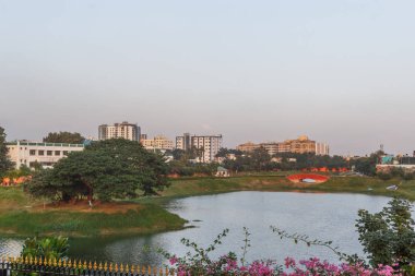 Tamil dilinde Chethupattu Aeri olarak da bilinen Chetpet gölü. 