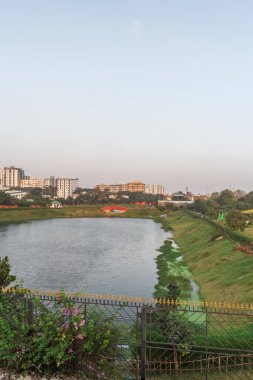 Tamil dilinde Chethupattu Aeri olarak da bilinen Chetpet gölü. 