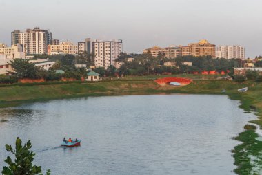 Tamil dilinde Chethupattu Aeri olarak da bilinen Chetpet gölü. 