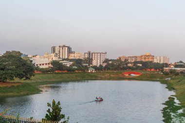 Tamil dilinde Chethupattu Aeri olarak da bilinen Chetpet gölü. 