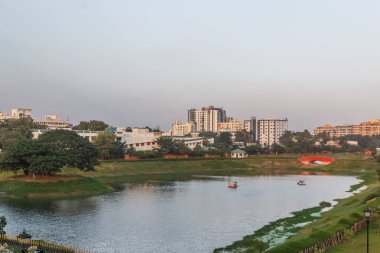 Tamil dilinde Chethupattu Aeri olarak da bilinen Chetpet gölü. 