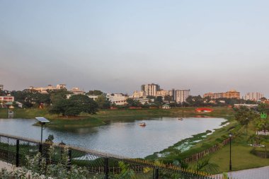 Tamil dilinde Chethupattu Aeri olarak da bilinen Chetpet gölü. 