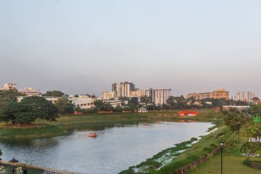 Tamil dilinde Chethupattu Aeri olarak da bilinen Chetpet gölü. 