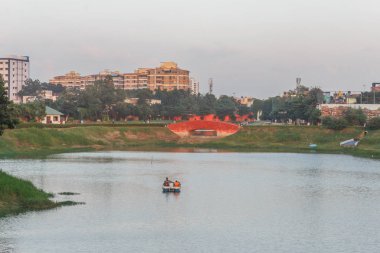 Tamil dilinde Chethupattu Aeri olarak da bilinen Chetpet gölü. 