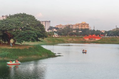 Tamil dilinde Chethupattu Aeri olarak da bilinen Chetpet gölü. 