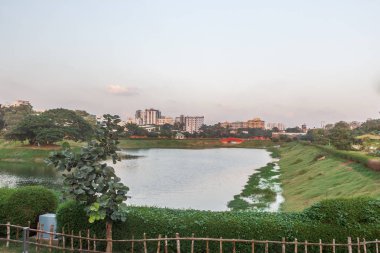 Tamil dilinde Chethupattu Aeri olarak da bilinen Chetpet gölü. 