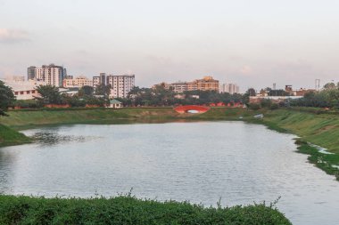 Tamil dilinde Chethupattu Aeri olarak da bilinen Chetpet gölü. 