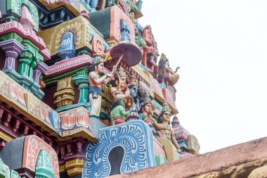 Ramaswamy tapınağında Hindu tapınak kulesi görünümü, Kumbakonam, Tamilnadu, Hindistan. Güney Hindistan'da çok ünlü bir tapınak ve bu tapınak festival sezonunda adanmışların sayısı ağırlıyor.