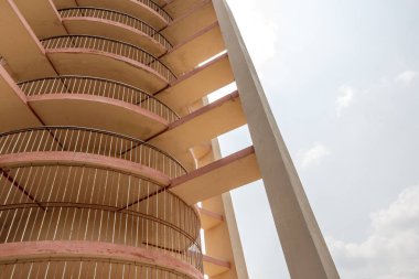 Modern bir spiral kule