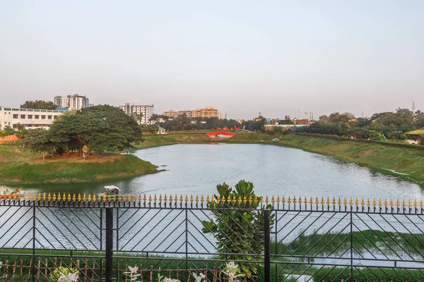 Lago Chetpet también conocido como Chethupattu Aeri en idioma tamil . — Foto de Stock