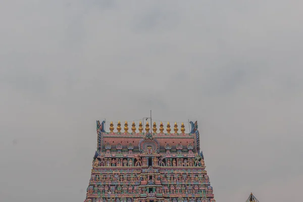 View of different god and goddess sculptures on tower at saranga — Stock Photo, Image