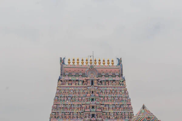 View of different god and goddess sculptures on tower at saranga — Stock Photo, Image