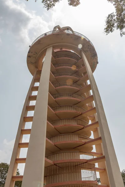 Modern bir spiral kule