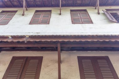 evin yaşlı yaşlı tanımlanamayan dış görünümü