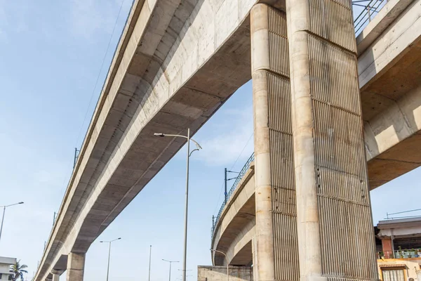 Chennai Inde 27 mai 2018 double poste d'amarrage métro train pont constr — Photo