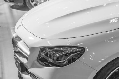 Chennai hindistan Ağustos 26 2018 bmw yakın. düşük ışık siyah beyaz fotoğraf konuya seçici odak ile.