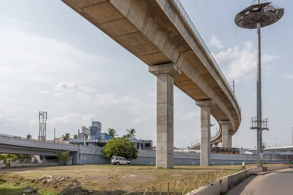 Carretera nacional visto con los vehículos de velocidad en la carretera conmigo — Foto de Stock