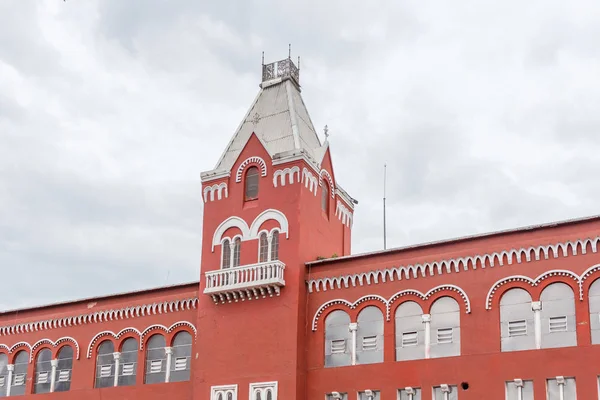 Chennai merkez demiryolu İstasyonu dış görünüm mimarisini Hint Saracenic Revival
