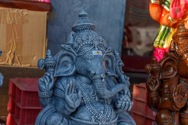 Tiny Lord kleurrijke Ganesha idolen — Stockfoto