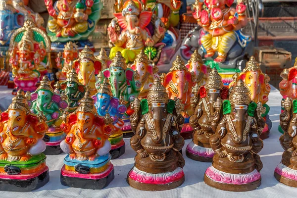 Piccolo signore colorato ganesha idoli — Foto Stock