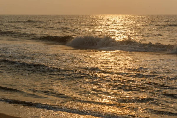 Hermosa hora dorada vista en marina playa chennai india, maravilla — Foto de Stock
