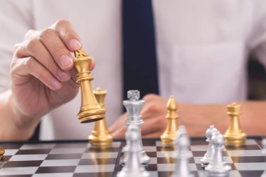 zafer lideri ve başarı kavramı, iş adamı bir almak oynarken 