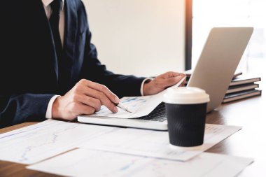 strateji analizi kavramı, Iş adamı finansal Yönet