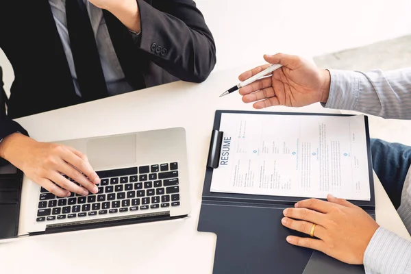 Entrevista Trabajo Concepto Contratación Candidato Cita Hombre Negocios Explicando Sobre — Foto de Stock