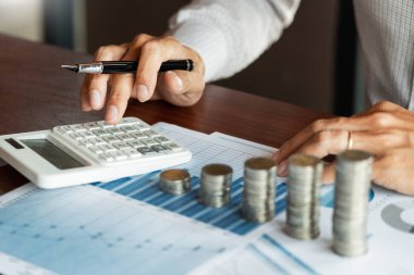 İşadamı muhasebeci veri belgeleri hesaplama Ve kazık St