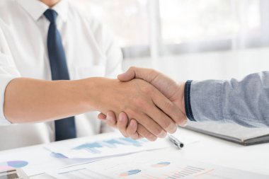 İş Toplantısı anlaşması El sıkışma kavramı, El tutma sonra