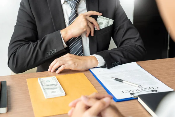 Rüşvet ve yolsuzluk, İşadamı el para veren ve almak