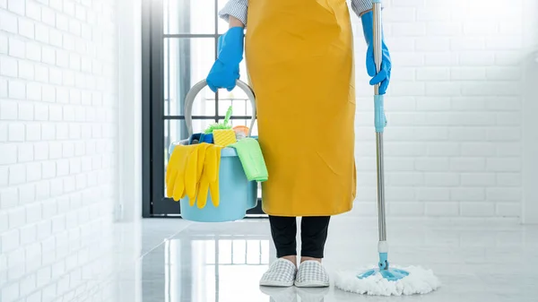 Young Housekeeper Washing Cleaning Floor Mop Protective Gloves Housework Cleaning — Stock Photo, Image