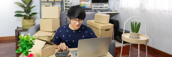 Joven Hombre Asiático Dueño Del Negocio Que Trabaja Casa Puesta —  Fotos de Stock