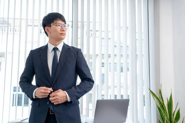 Portrait Handsome Confest Asian Businessman Glasses Showing Smile Bright Modern — Stok Foto